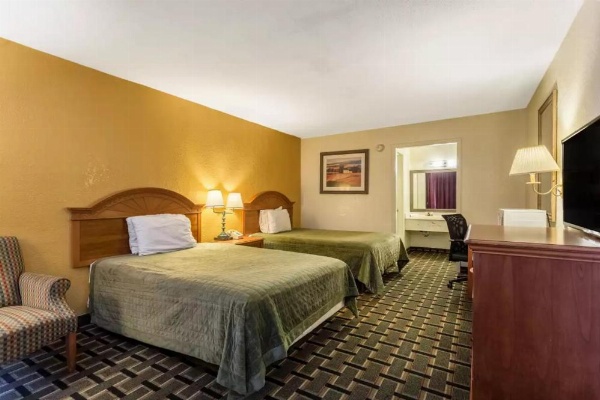 Rodeway Inn Denmark image 14