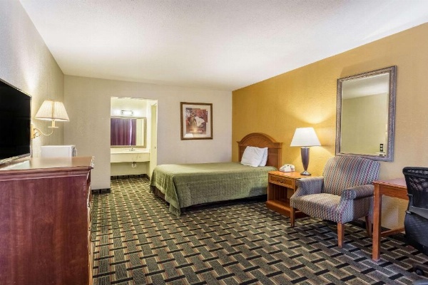 Rodeway Inn Denmark image 15