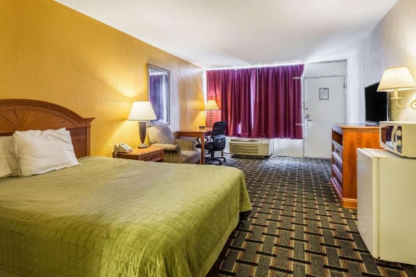 Rodeway Inn Denmark image 17