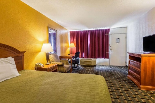 Rodeway Inn Denmark image 18