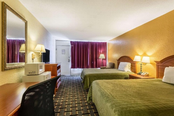 Rodeway Inn Denmark image 25