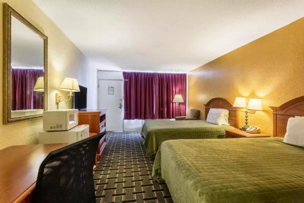Rodeway Inn Denmark image 27