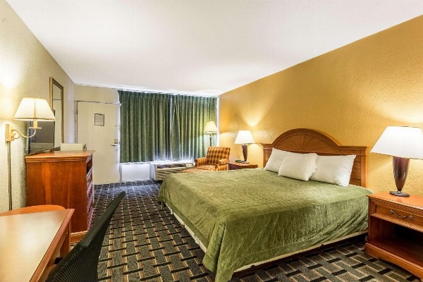 Rodeway Inn Denmark image 3